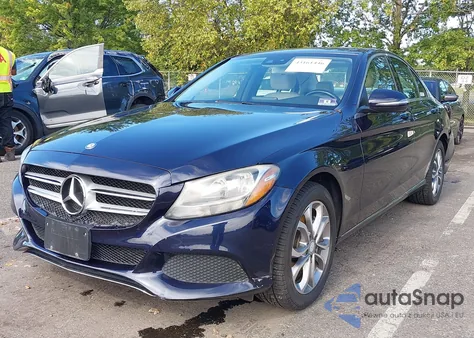 2016 Mercedes-Benz C 300 4Matic z USA, uszkodzony, nr VIN 55SWF4KB3GU116494